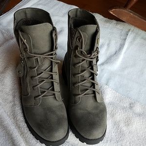 White Mt Combat Boots Size 9